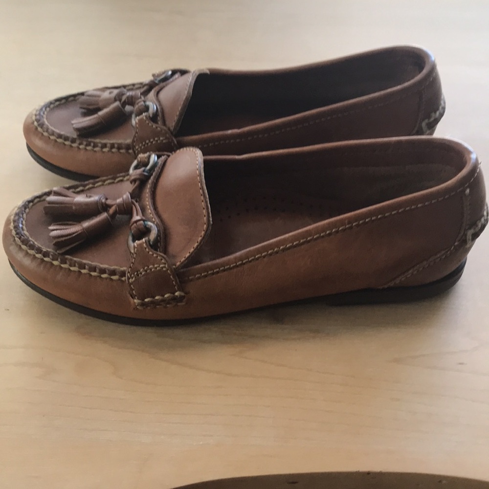 Cole Haan leather loafers. Size 6 medium. - Picture 3 of 6